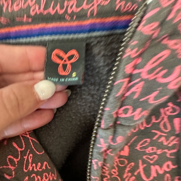 Ladies TNA Sweater - Picture 2 of 3